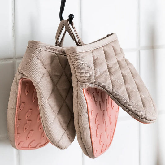 Fish-Shaped Silicone Oven Gloves